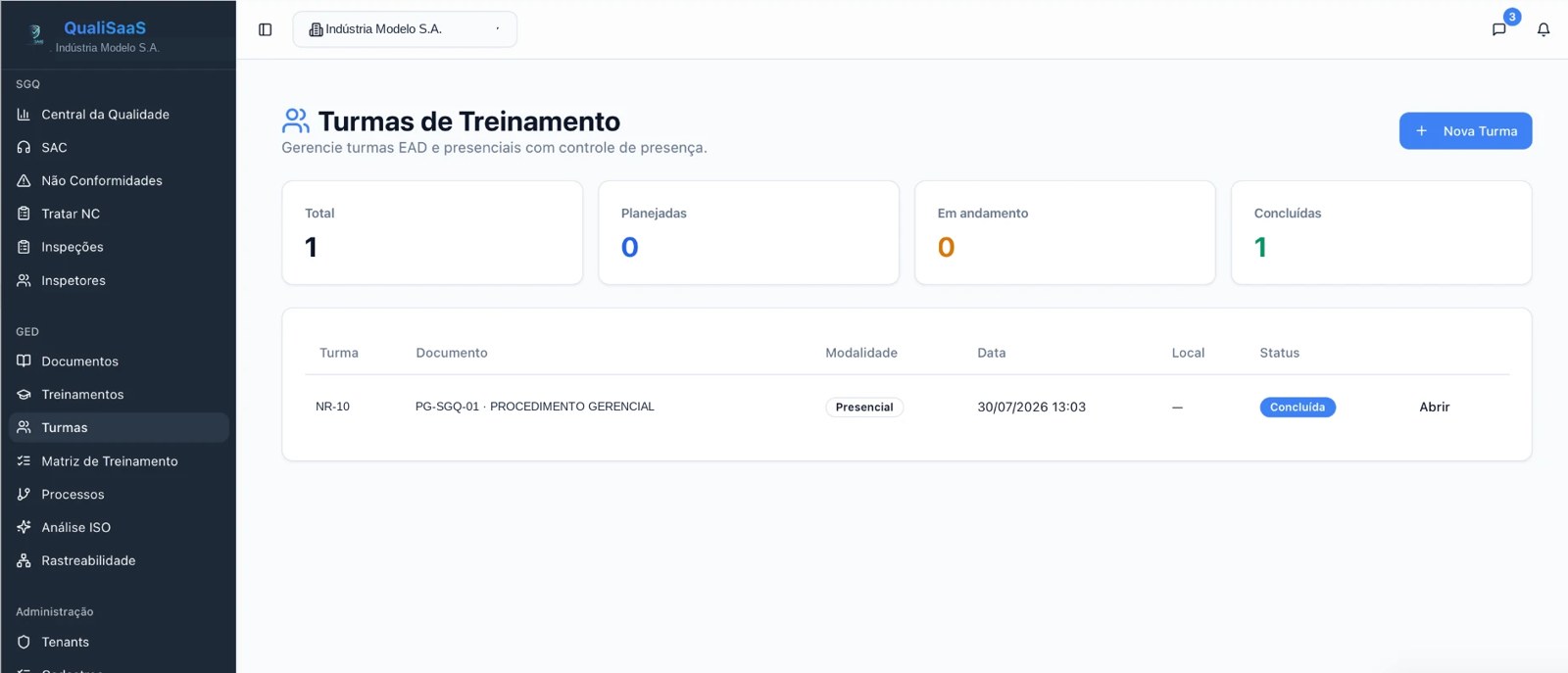 Tela de turmas de treinamento do QualiSaaS com turmas presenciais e EAD, datas e status de conclusão